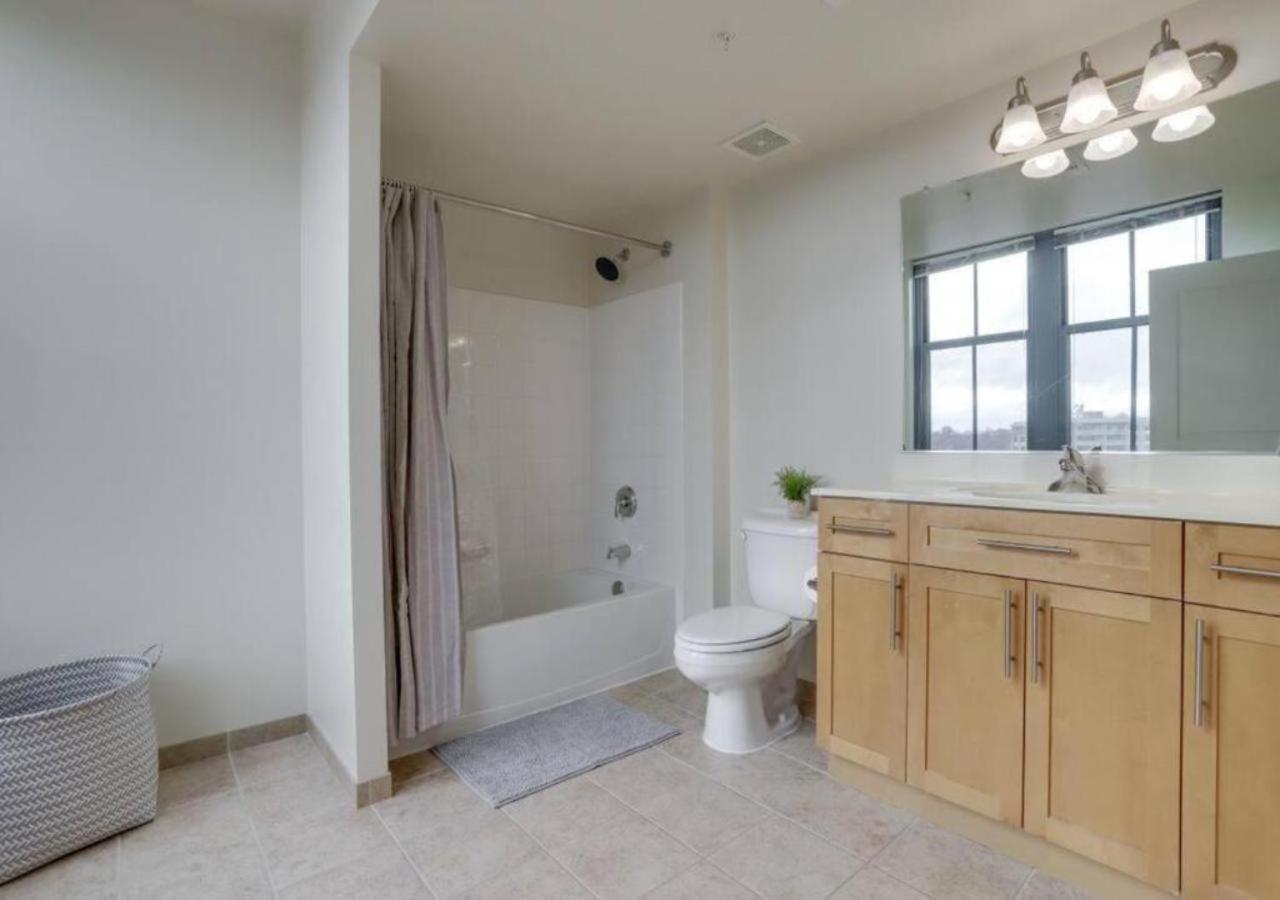 Splendid 2 Bedroom Condo At Pentagon City Арлингтън Екстериор снимка